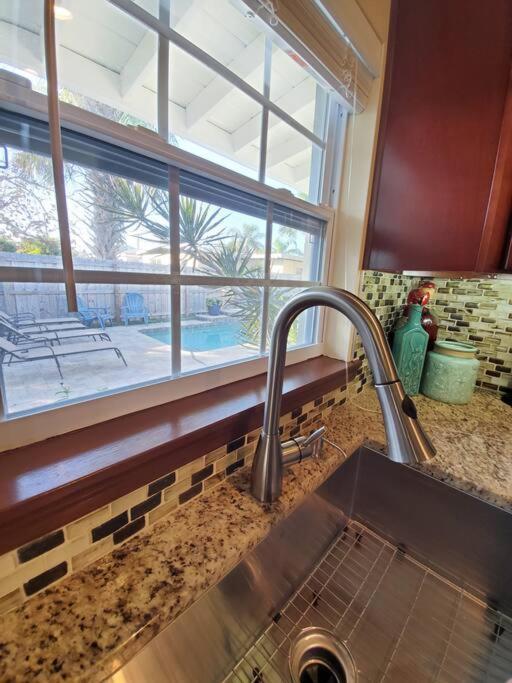 Hawaiian Cottage - Heated Pool Walk To The Beach Cocoa Beach Exterior foto